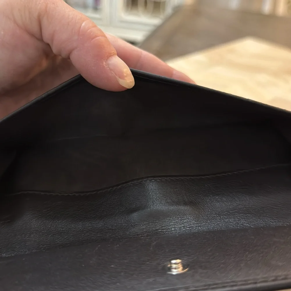 Gucci Black Embossed Leather Wallet - Picture 6 of 10